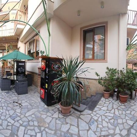 Danisimo Hotel Tbilisi Exterior foto
